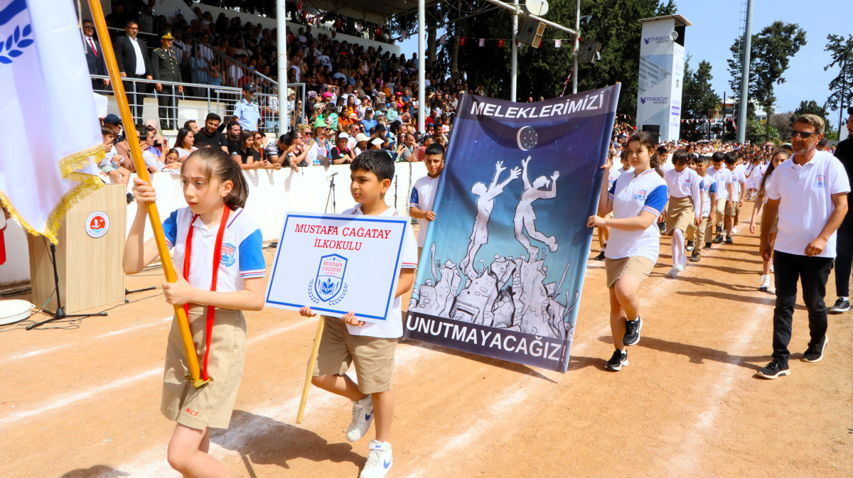 23 Nisan Ulusal Egemenlik ve Çocuk Bayramı... Girne 20 Temmuz Mete Adanır Stadyumu’nda tören düzenlendi