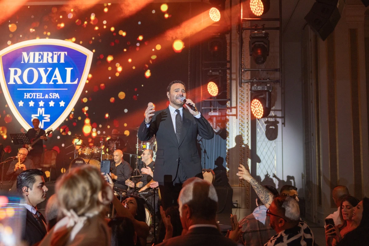 Arap m&uuml;ziğinin yıldızı Assi El Hallani&rsquo;den unutulmaz konser