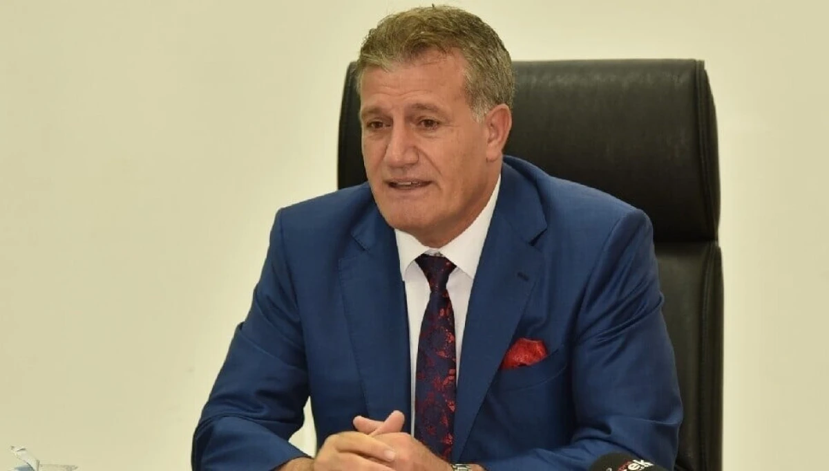 Arıklı&rsquo;dan g&uuml;l&uuml;mseme eleştirilerine yanıt
