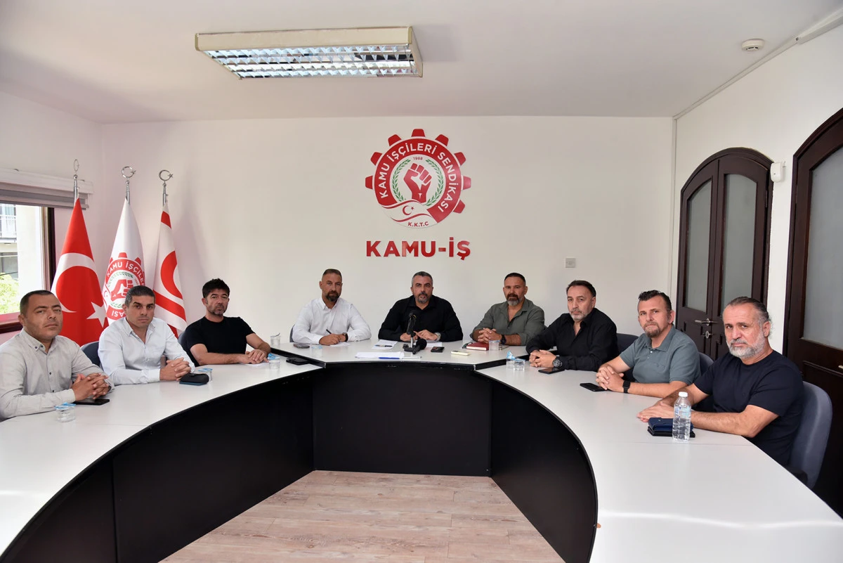  Bazı sendikalar Ulaştırma Bakanı Arıklı'ya sorumluluk hissederek istifa etme &ccedil;ağrısında bulundu 