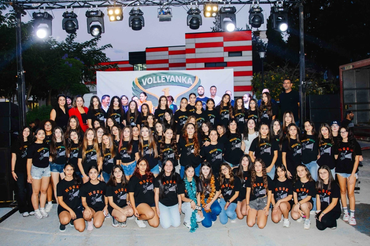 Bozkurt, gen&ccedil; sporcularla bir araya geldi