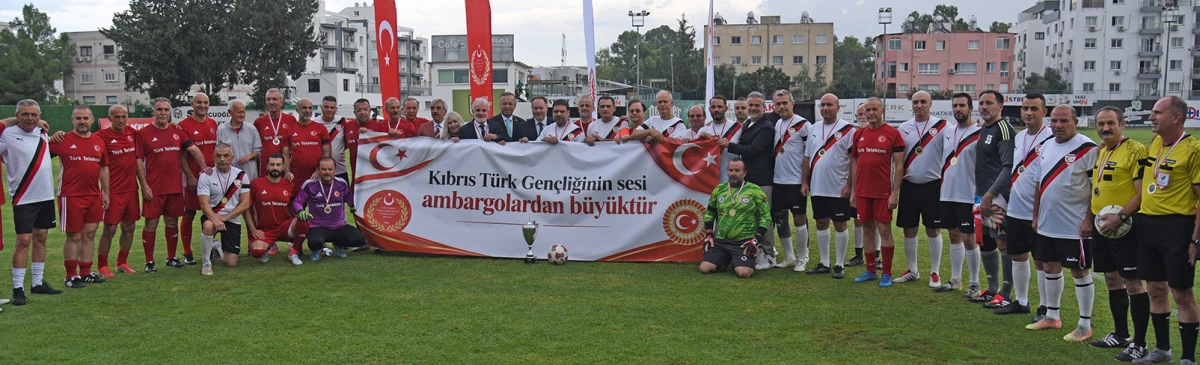 Cumhuriyet Meclisi ile TBMM futbol takımları, Kıbrıs T&uuml;rklerine uygulanan izolasyon ve ambargolara karşı dostluk ma&ccedil;ı yaptı