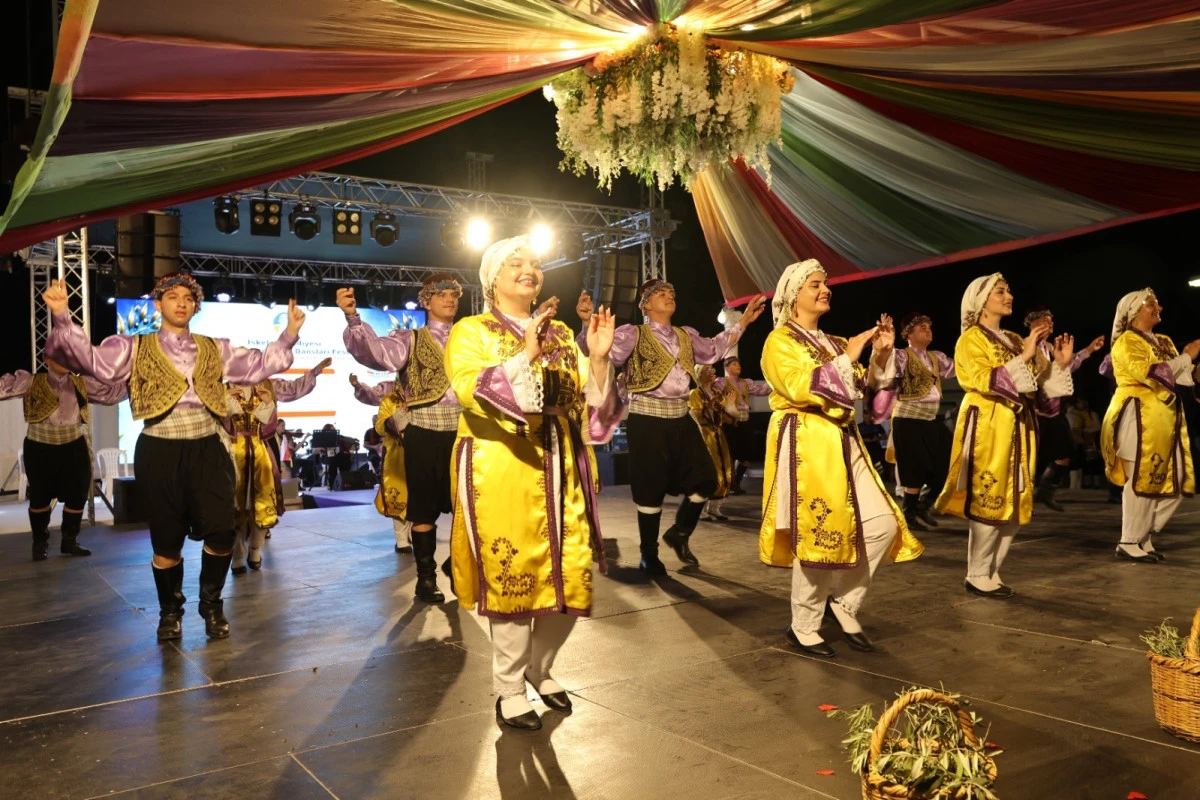 Dansın B&uuml;y&uuml;s&uuml;, M&uuml;ziğin Ritmi İskele&rsquo;de Hayat Buldu