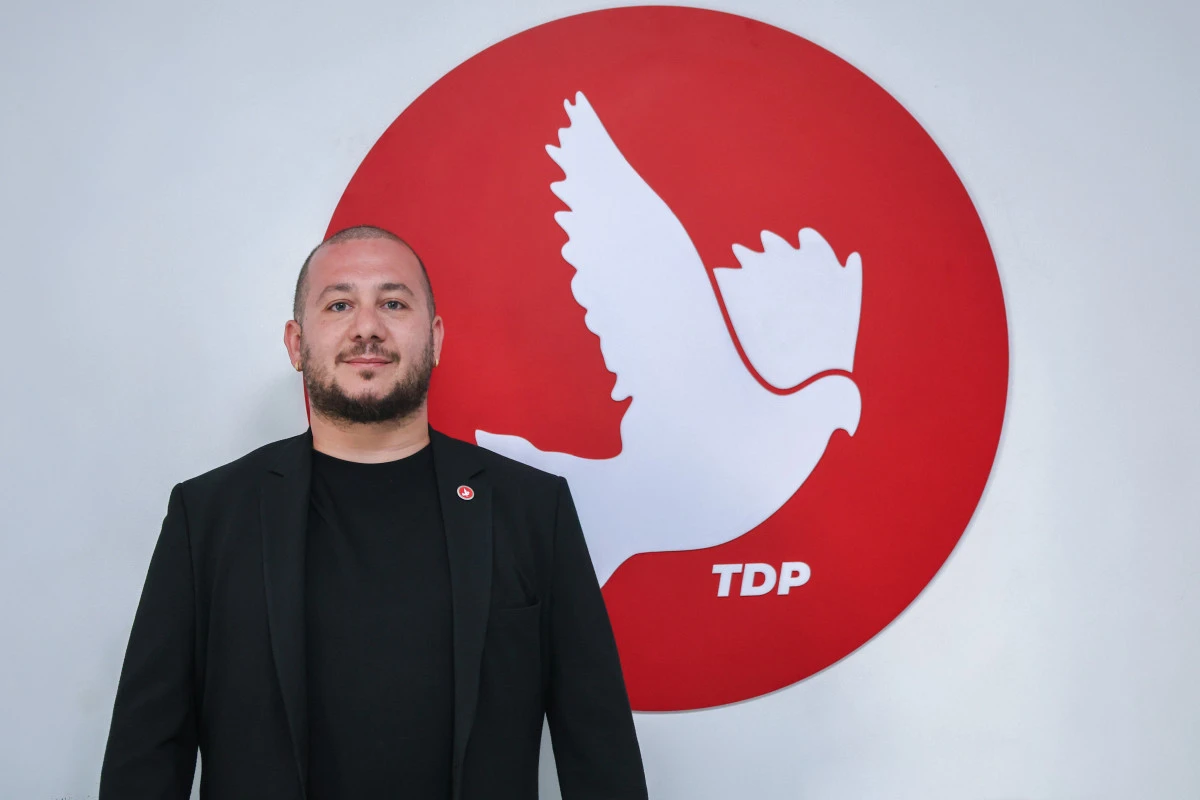 Ekinci: Bu h&uuml;k&uuml;met s&uuml;t beyazdır dese, toplum o s&uuml;tte bir şey arar