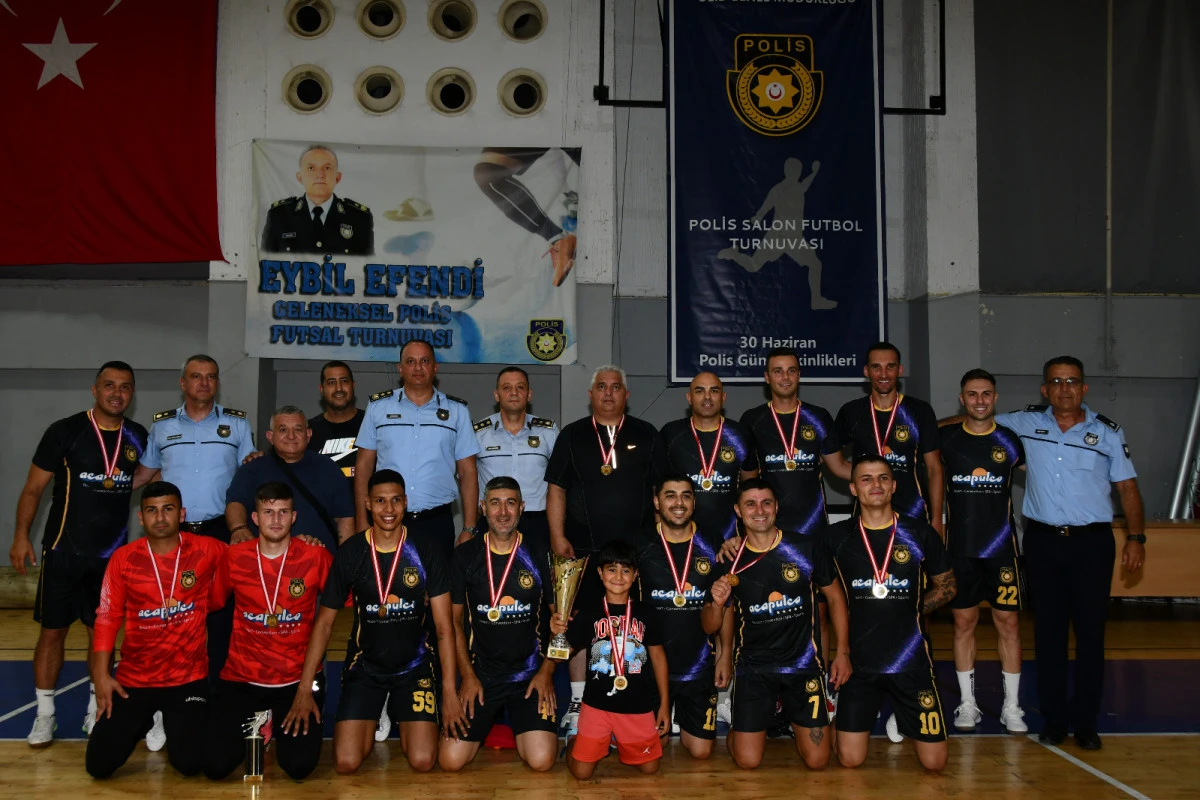 Geleneksel 4&rsquo;&uuml;nc&uuml; Eybil Efendi Polis Salon Futbol Turnuvası&rsquo;nın şampiyonu Girne Polis M&uuml;d&uuml;rl&uuml;ğ&uuml; takımı oldu