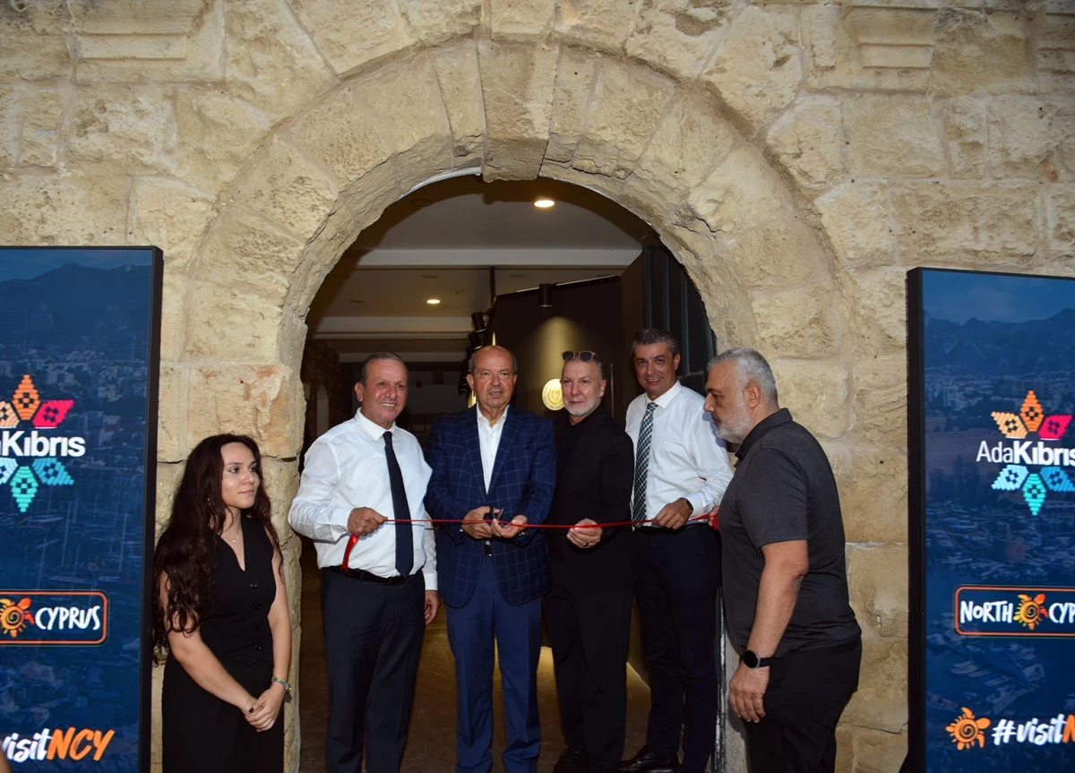 Girne Antik Liman&rsquo;daki eski G&uuml;mr&uuml;k Binası sergi alanı olarak hizmete girdi
