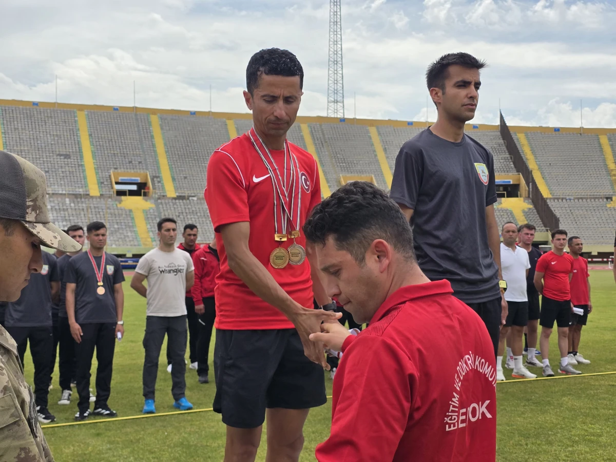 Hakan Tazeg&uuml;l&rsquo;e rekorlar dayanmıyor