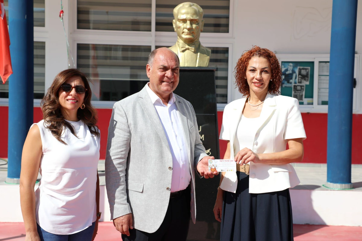 Karavezirler, 1.230 ilkokul &ouml;ğrencisi i&ccedil;in eğitim &ccedil;eklerini m&uuml;d&uuml;rlere teslim etti