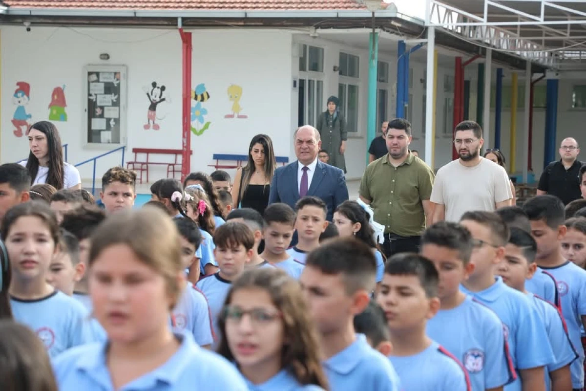 Karavezirler: Eğitime yatırıma, &ccedil;ocuklarımızın yanında olmaya devam edeceğiz