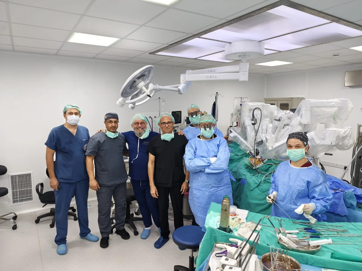 KKTC&rsquo;de kalp cerrahisinde bir ilk: Robotik cerrahiyle mitral kapak ameliyatı ger&ccedil;ekleştirildi
