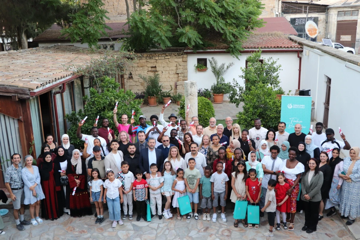 Lefkoşa Yunus Emre Enstit&uuml;s&uuml;, T&uuml;rk&ccedil;e kurslarını tamamlayan kursiyerler i&ccedil;in sertifika t&ouml;reni d&uuml;zenledi