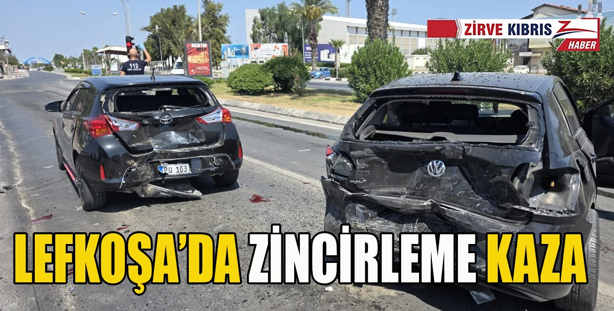 Lefkoşa&rsquo;da &uuml;&ccedil; aracın karıştığı trafik kazasında d&ouml;rt kişi yaralandı