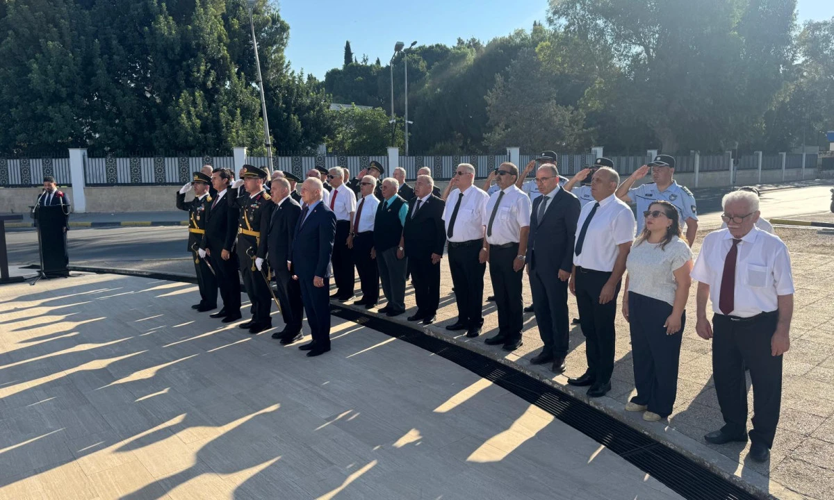Lefkoşa'daki ilk t&ouml;ren Şehitler Anıtı &ouml;n&uuml;nde d&uuml;zenlendi