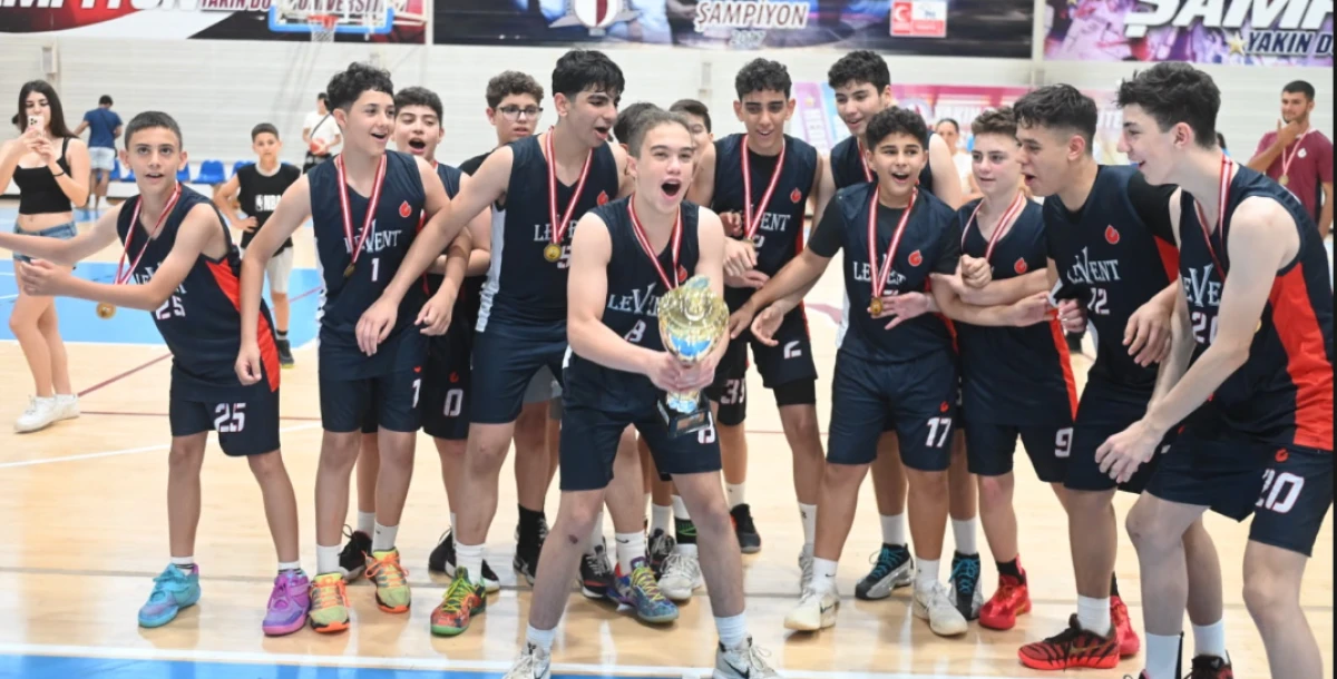 U14 ERKEKLER VE KIZLARDA ŞAMPİYON LEVENT