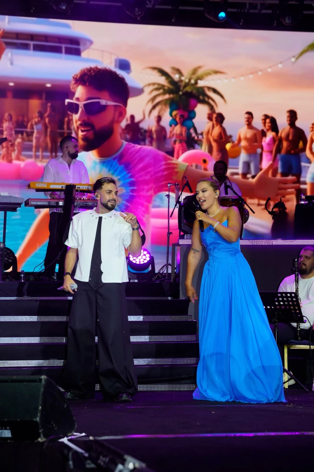 Merit Park&rsquo;ta Unutulmaz Gece: Demet Akalın ve Sefo Aynı Sahnede Coşturdu.