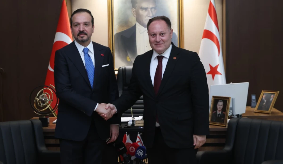 &Ouml;zt&uuml;rkler, AK Parti Genel Başkan Yardımcısı ve T&uuml;rk Devletleri ile İlişkiler Başkanı K&uuml;rşad Zorlu'yu kabul etti