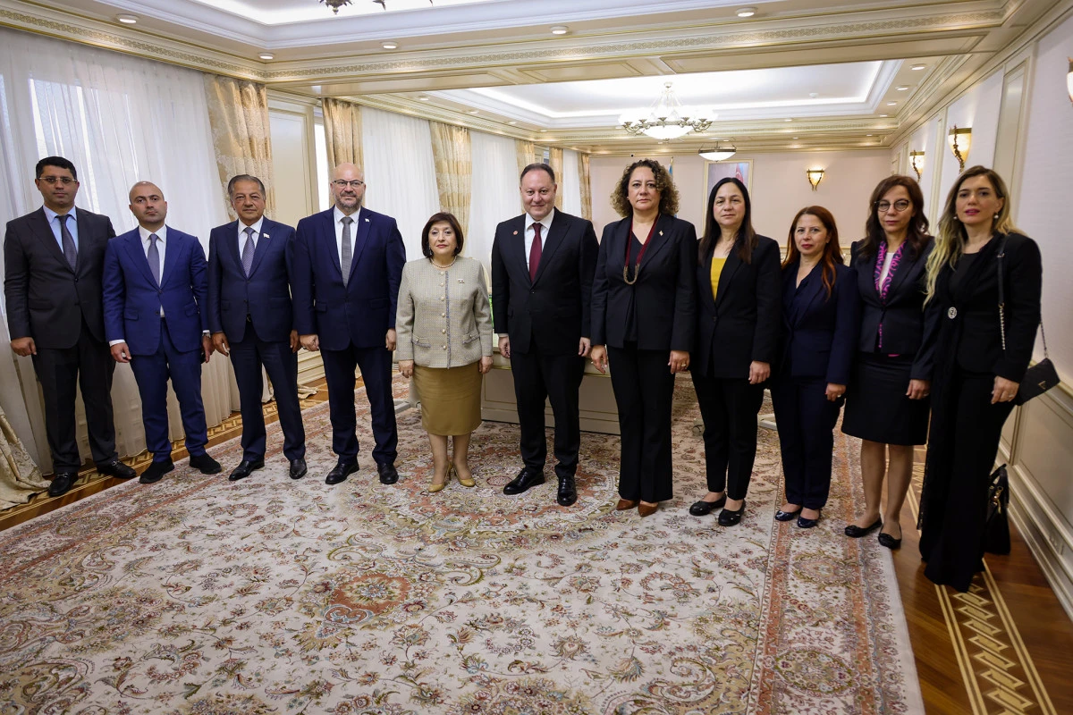&Ouml;zt&uuml;rkler, Azerbaycan Milli Meclisi Başkanı Gafarova ile g&ouml;r&uuml;şt&uuml;
