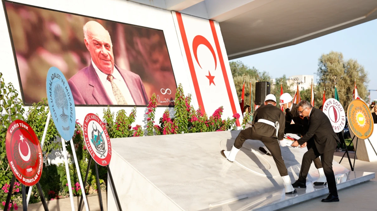 Rauf Raif Denktaş&rsquo;ın Anıt Mezarı&rsquo;nda t&ouml;ren d&uuml;zenlendi