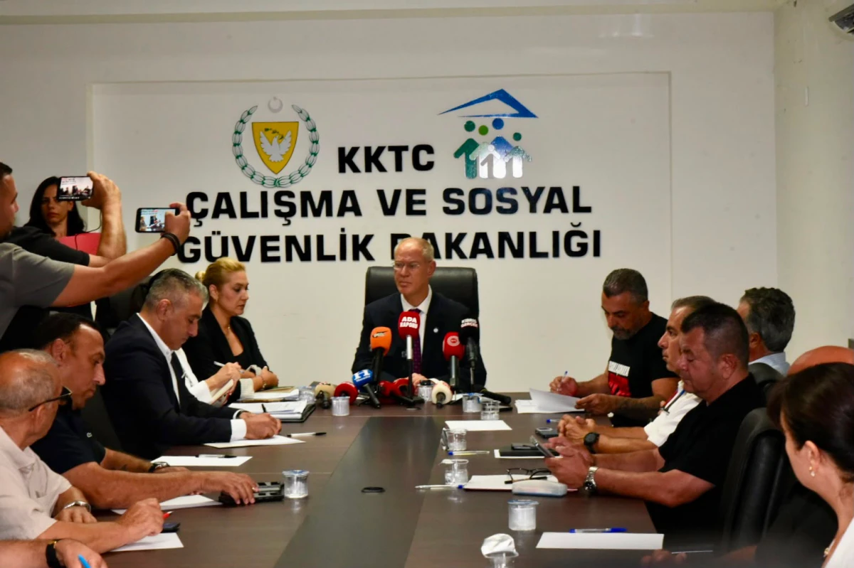 Serdaroğlu: H&uuml;k&uuml;met bug&uuml;n yoksullaşmadan değil, yoksullaşmamadan yana taraf durdu