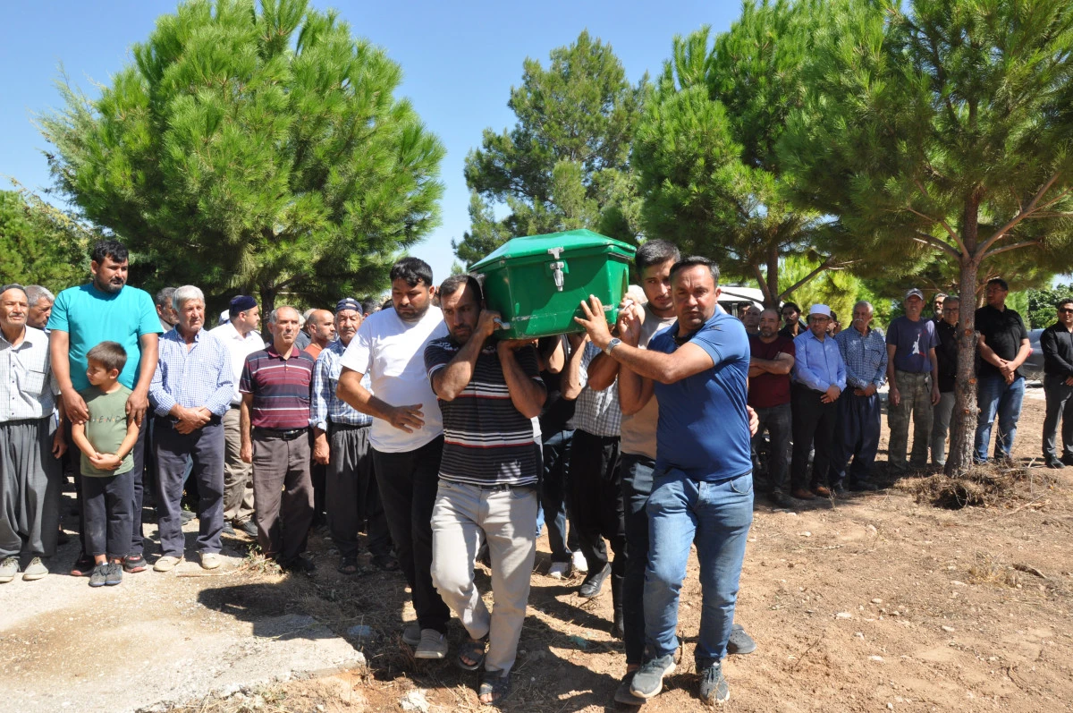 Şerif &Ouml;zdemir'in cenazesi Mersin'de toprağa verildi