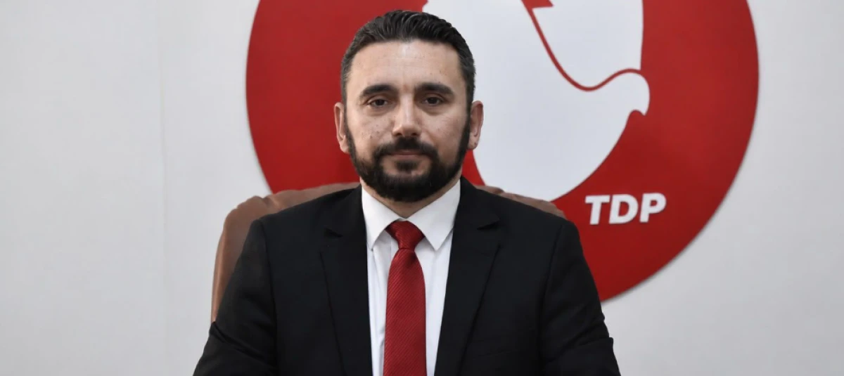 TACAN REYNAR: &Ouml;ĞRETMENİN EMEĞİ OKULUN TABELASINA G&Ouml;RE SIFIRLANAMAZ
