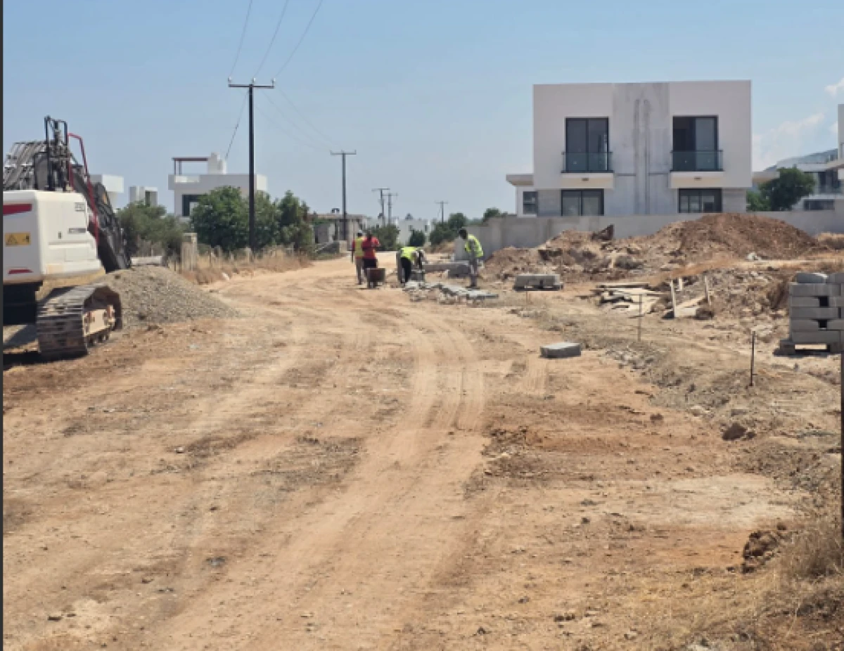 Tatlısu Belediyesi Ilgın Sokak'ta Altyapı ve Kaldırım &Ccedil;alışmalarını S&uuml;rd&uuml;r&uuml;yor