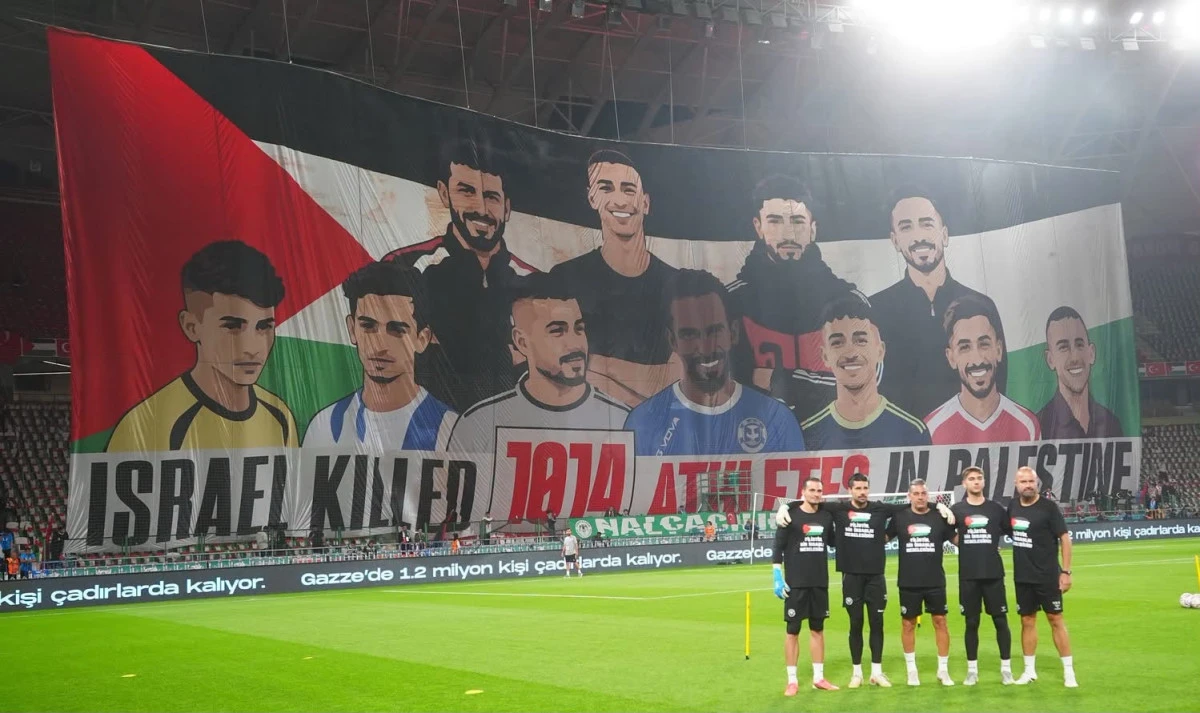 Trib&uuml;nlerden g&uuml;&ccedil;l&uuml; destek: Konyaspor - Filistin ma&ccedil;ını dostluk kazandı