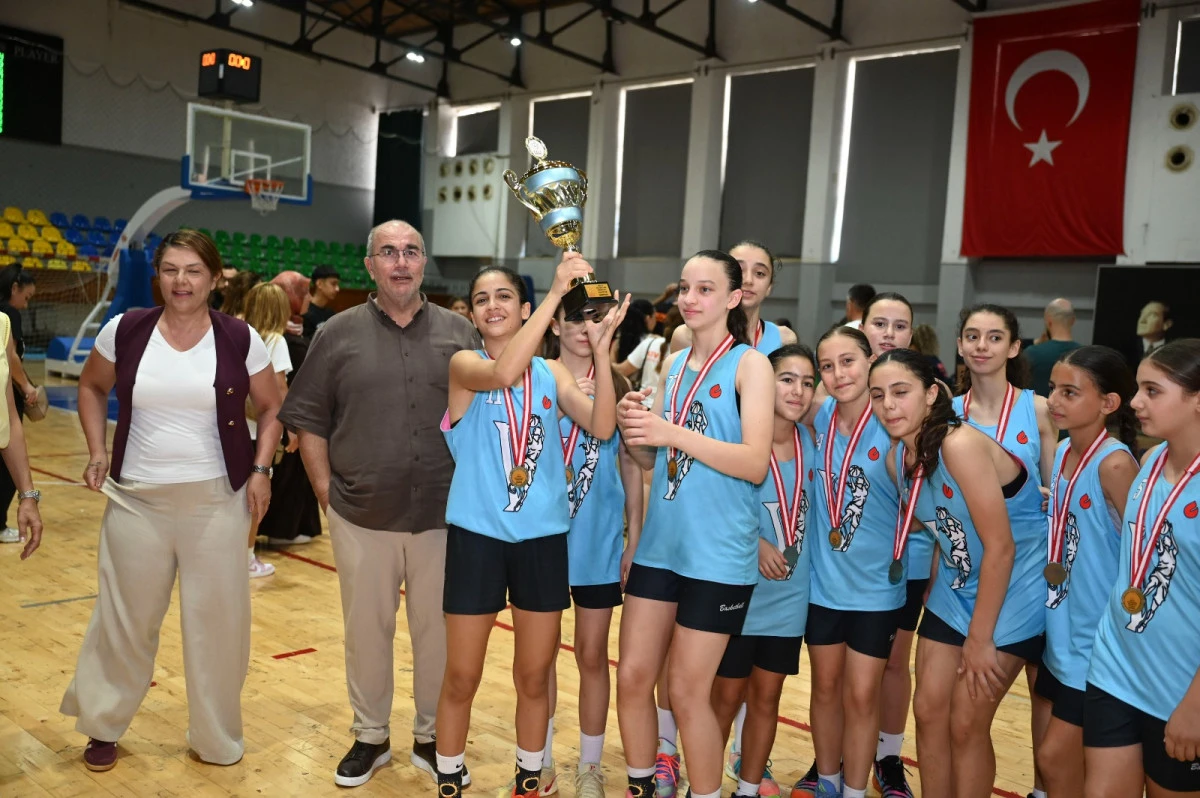 U12 Kızlar Ligi&rsquo;nde Şampiyon Levent Spor, &Uuml;&ccedil;&uuml;nc&uuml; Actlanders